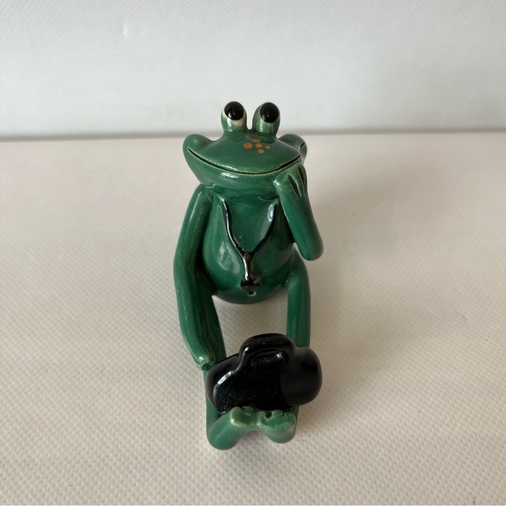 Vintage Janice Hester Anthropomorphic Frog Doctor Figurine